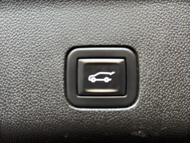 2021 Chevrolet Suburban in Burlington, WI 53105 - 18113678 25