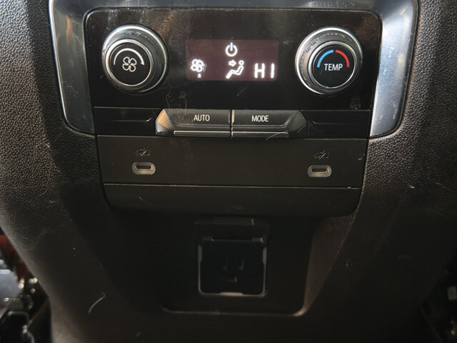 2021 Chevrolet Suburban in Burlington, WI 53105 - 18113678 16