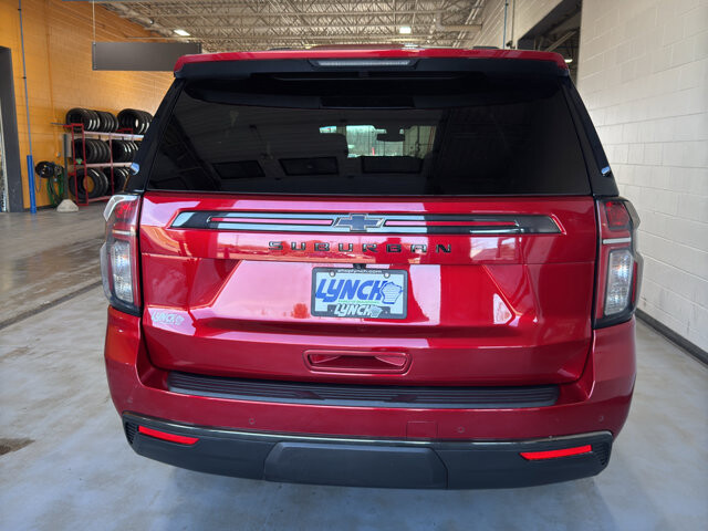 2021 Chevrolet Suburban in Burlington, WI 53105 - 18113678 4