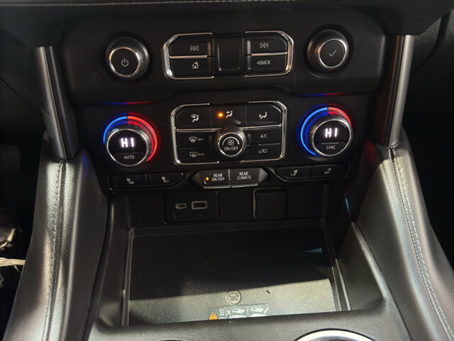 2021 Chevrolet Suburban in Burlington, WI 53105 - 18113678 33