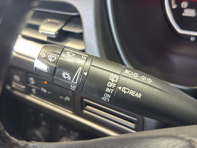 2021 Chevrolet Suburban in Burlington, WI 53105 - 18113678 28