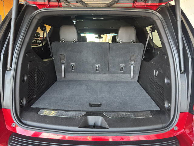 2021 Chevrolet Suburban in Burlington, WI 53105 - 18113678 24