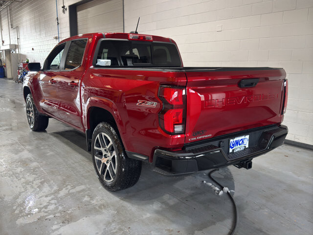 2024 Chevrolet Colorado in Burlington, WI 53105 - 18113682 3