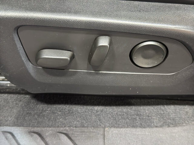 2024 Chevrolet Colorado in Burlington, WI 53105 - 18113682 14