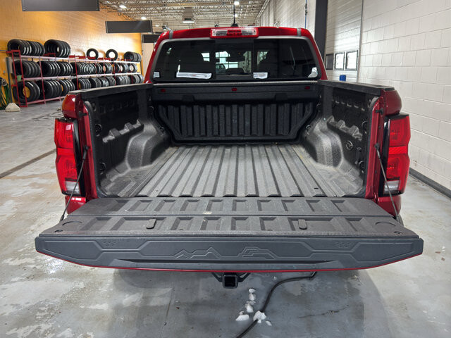 2024 Chevrolet Colorado in Burlington, WI 53105 - 18113682 19