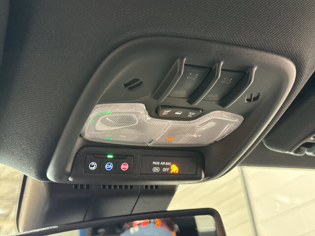 2024 Chevrolet Colorado in Burlington, WI 53105 - 18113682 34