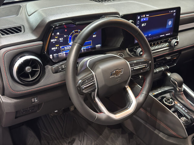 2024 Chevrolet Colorado in Burlington, WI 53105 - 18113682 15