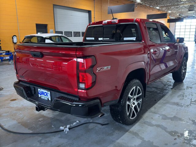 2024 Chevrolet Colorado in Burlington, WI 53105 - 18113682 5