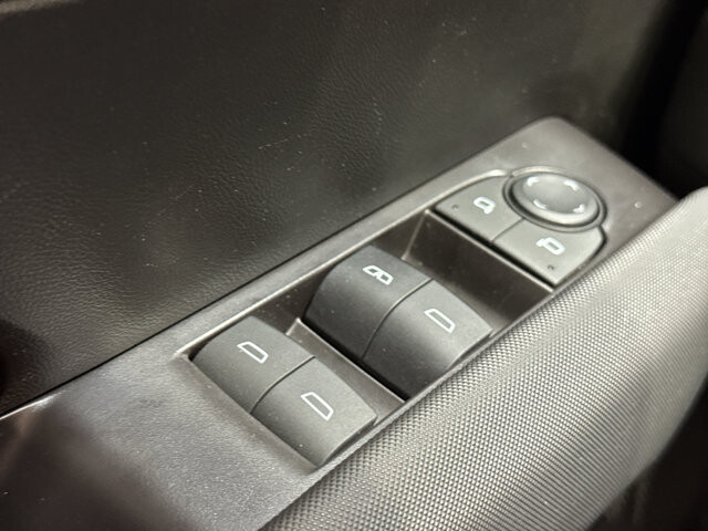 2024 Chevrolet Colorado in Burlington, WI 53105 - 18113682 33