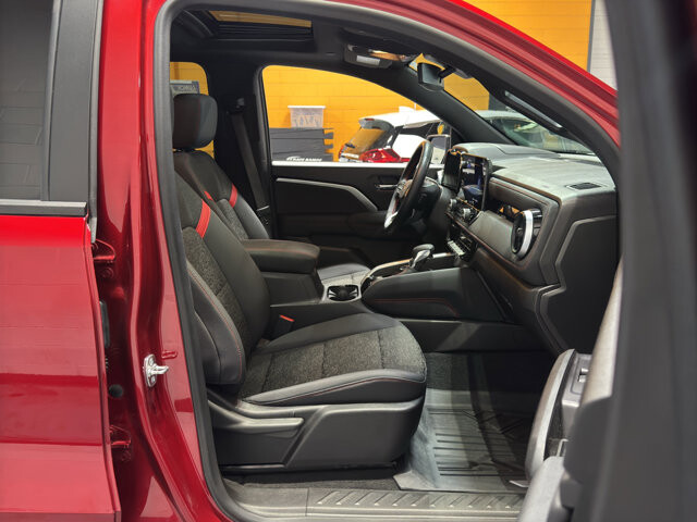 2024 Chevrolet Colorado in Burlington, WI 53105 - 18113682 16