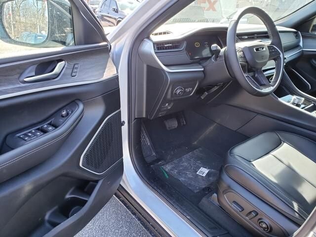 2026 Jeep Grand Cherokee in Bedford, OH 44146 - 18113689 6