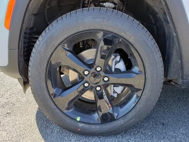 2026 Jeep Grand Cherokee in Bedford, OH 44146 - 18113690 12