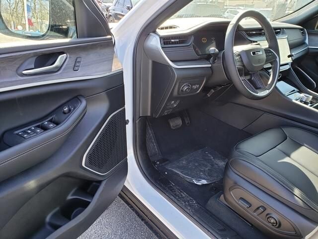 2026 Jeep Grand Cherokee in Bedford, OH 44146 - 18113690 6