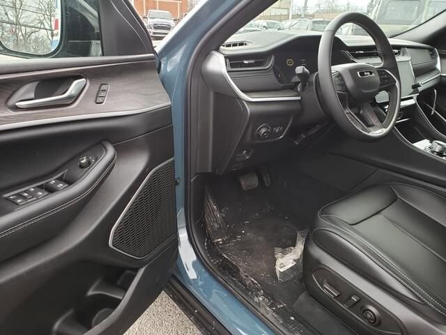 2026 Jeep Grand Cherokee in Bedford, OH 44146 - 18113693 6