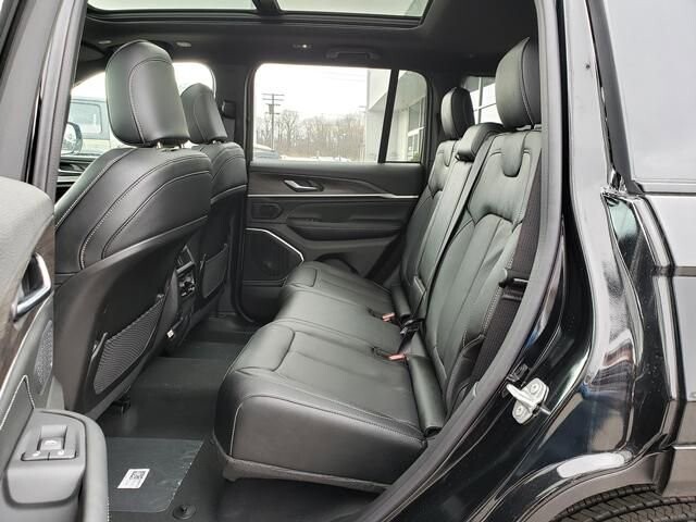 2026 Jeep Grand Cherokee in Bedford, OH 44146 - 18113695 8