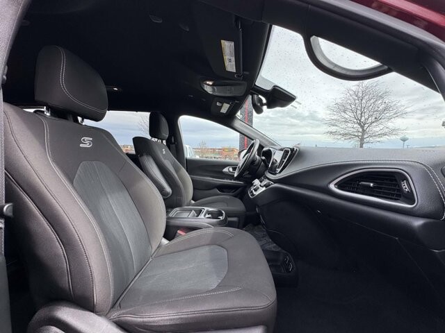 2021 Chrysler Pacifica in Winchester, VA 22602 - 18113698 10