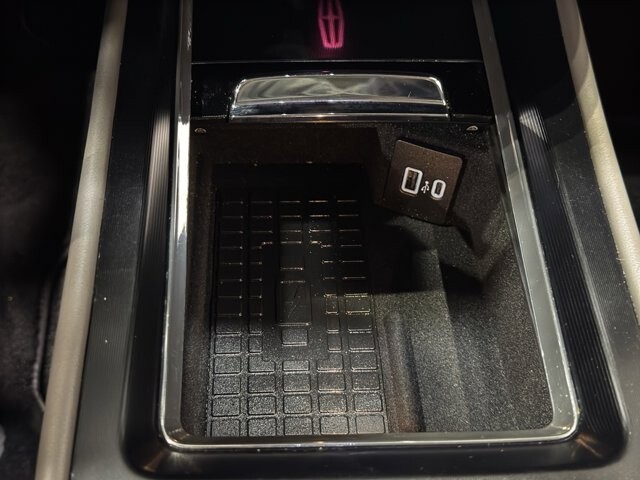 2023 Lincoln Corsair in Burlington, WI 53105 - 18113701 32