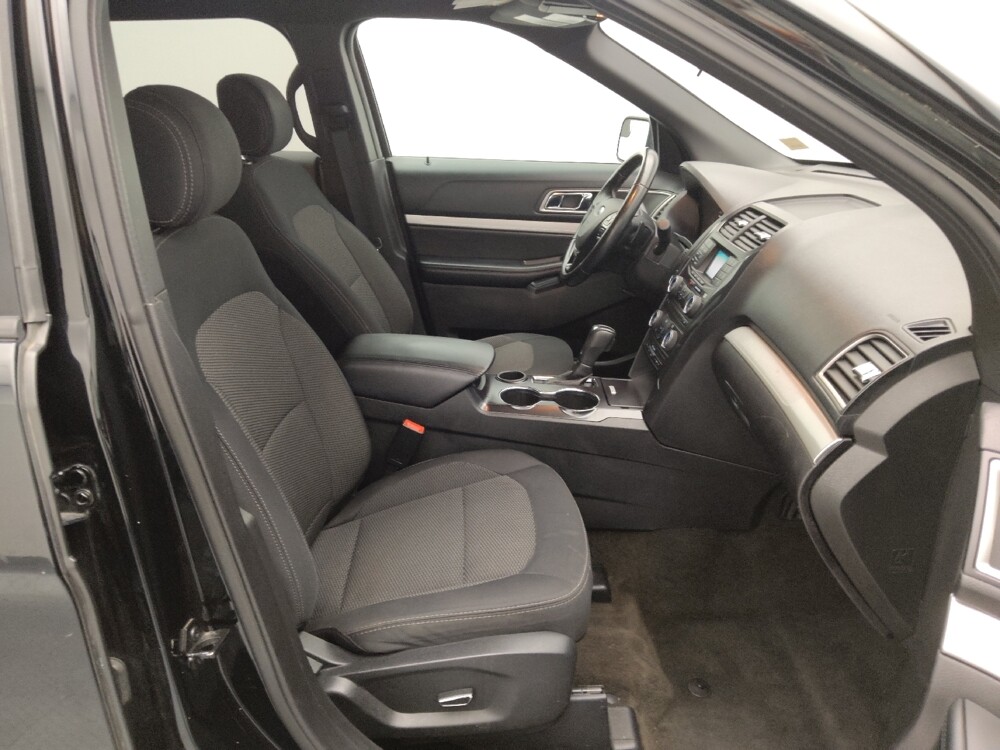 2017 Ford Explorer in St. Louis, MO 63125 - 18113766 21