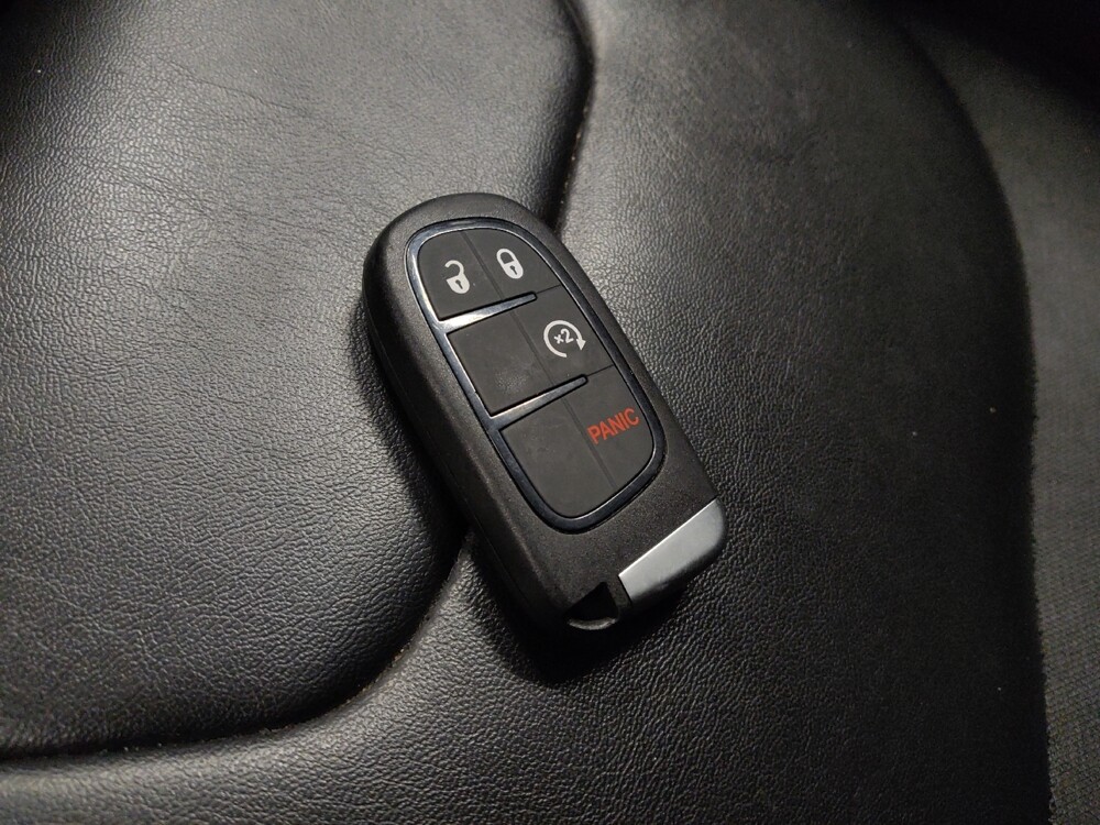 2019 Jeep Cherokee in Glendale, AZ 85301 - 18113772 32