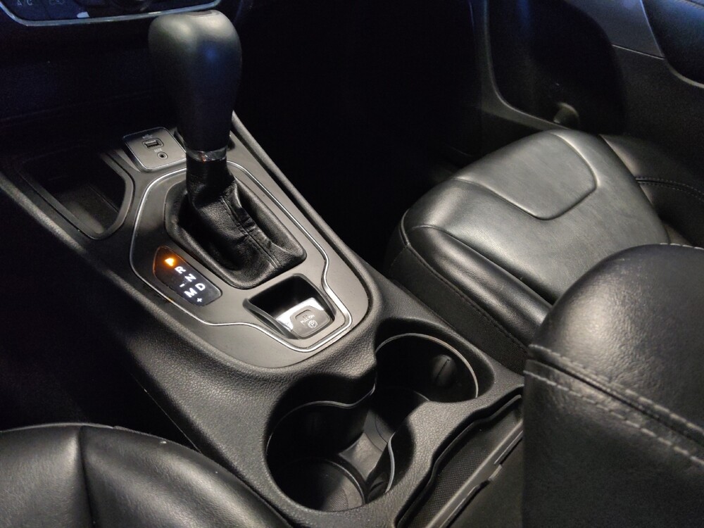 2019 Jeep Cherokee in Glendale, AZ 85301 - 18113772 26