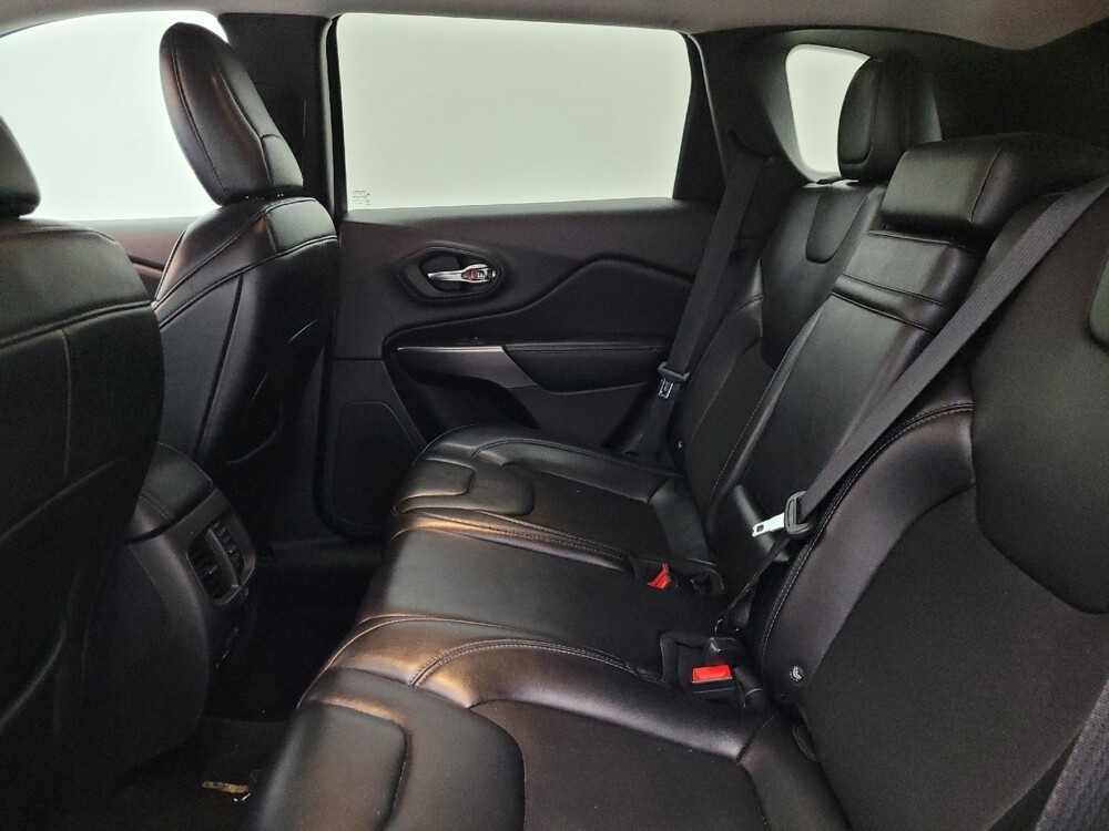 2019 Jeep Cherokee in Glendale, AZ 85301 - 18113772 18