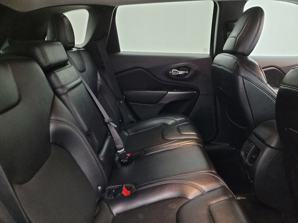 2019 Jeep Cherokee in Glendale, AZ 85301 - 18113772 19