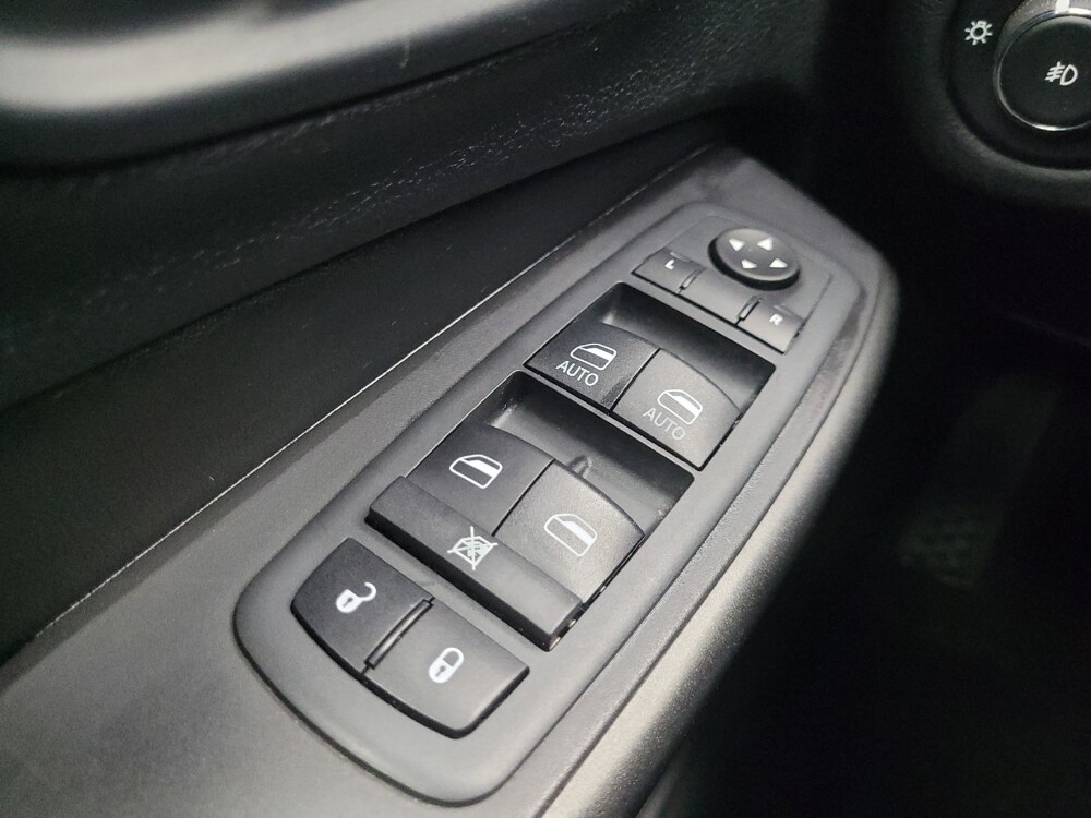 2020 Jeep Cherokee in Ft Wayne, IN 46805 - 18113966 27