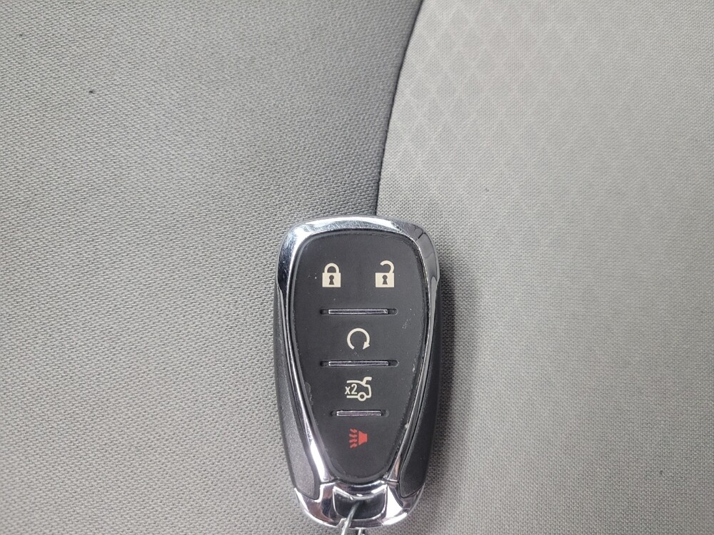 2020 Chevrolet Malibu in Highland, IN 46322 - 18113968 32