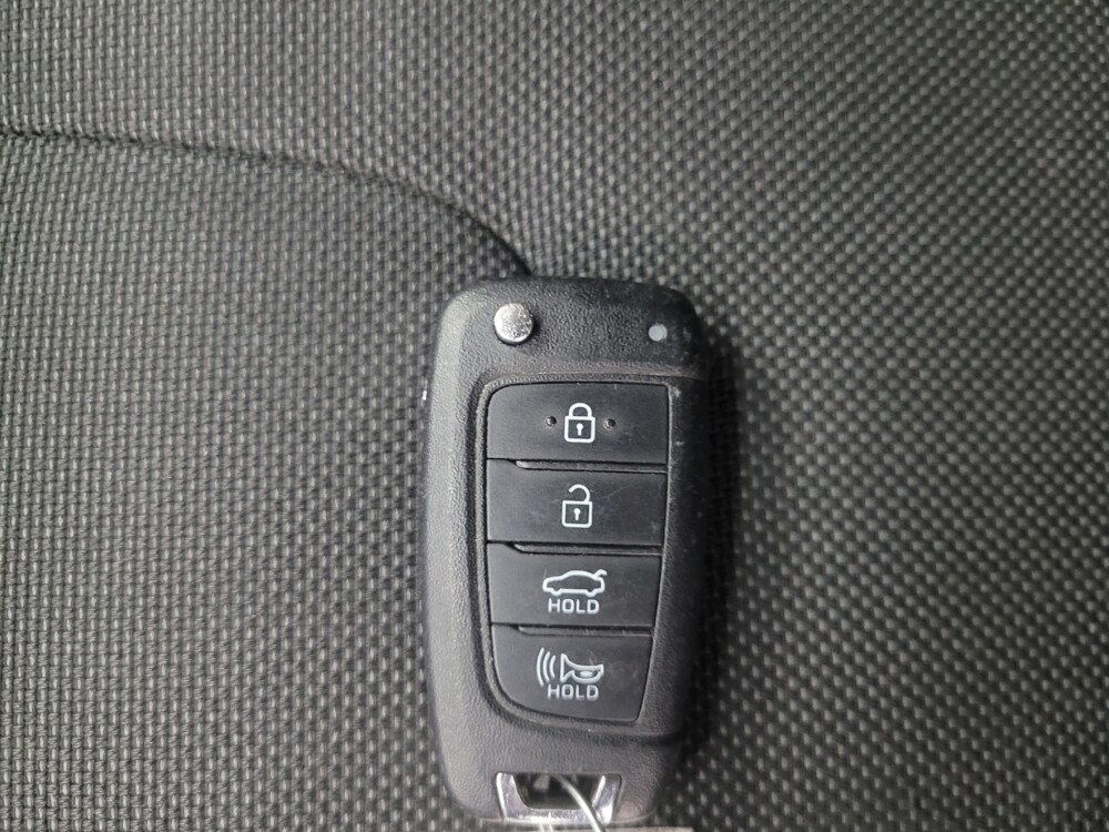 2025 Hyundai Elantra in Ft Wayne, IN 46805 - 18113969 32