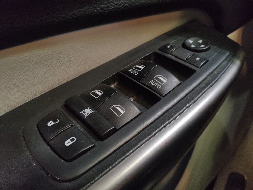 2019 Jeep Cherokee in Orlando, FL 32808 - 18113976 27