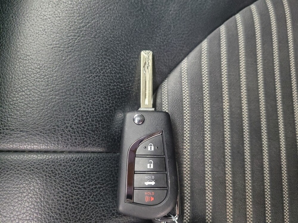 2021 Toyota Camry in Ft Wayne, IN 46805 - 18113983 32