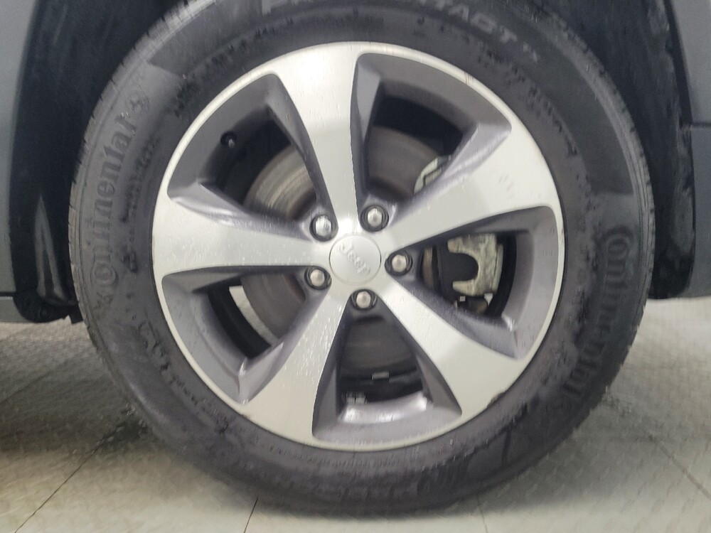 2021 Jeep Cherokee in Indianapolis, IN 46222 - 18114006 31