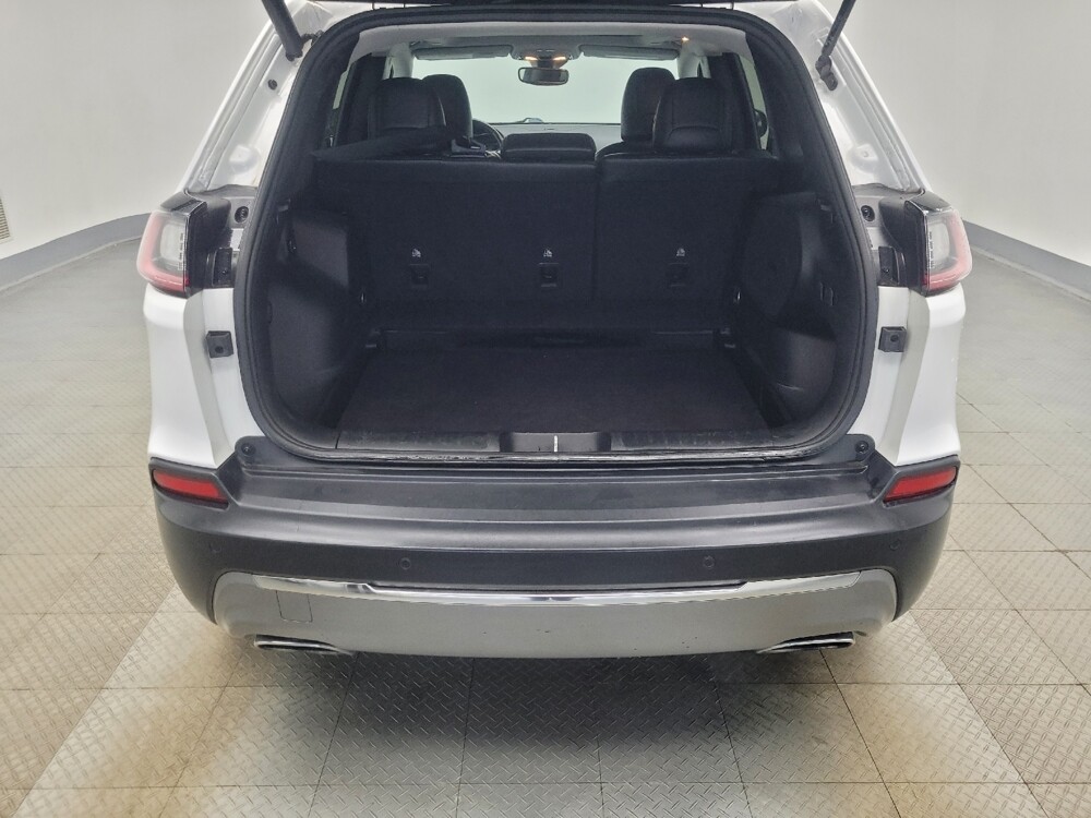 2021 Jeep Cherokee in Indianapolis, IN 46222 - 18114006 29