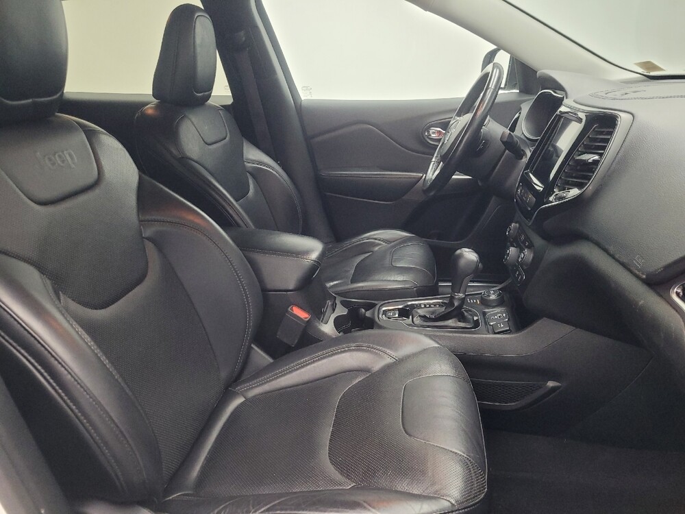 2021 Jeep Cherokee in Indianapolis, IN 46222 - 18114006 21