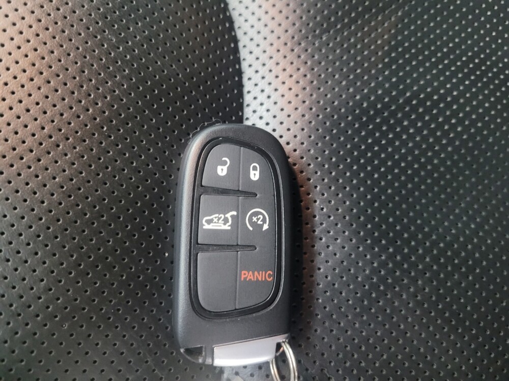 2021 Jeep Cherokee in Indianapolis, IN 46222 - 18114006 32