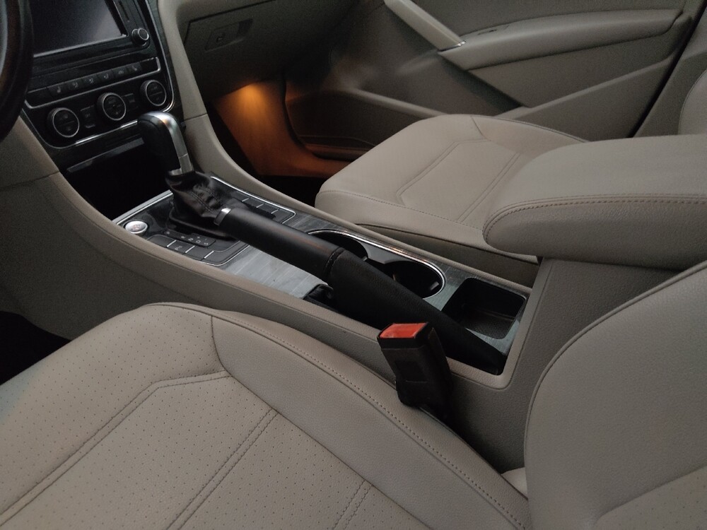 2018 Volkswagen Passat in Fort Myers, FL 33907 - 18114015 26