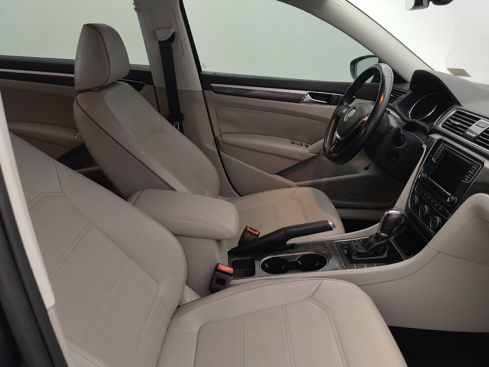 2018 Volkswagen Passat in Fort Myers, FL 33907 - 18114015 21