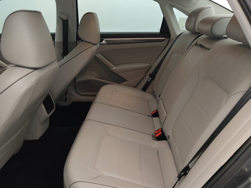 2018 Volkswagen Passat in Fort Myers, FL 33907 - 18114015 18