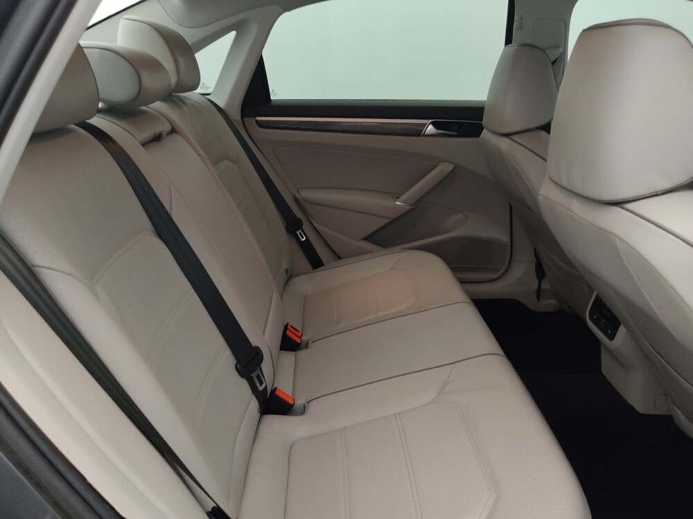 2018 Volkswagen Passat in Fort Myers, FL 33907 - 18114015 19