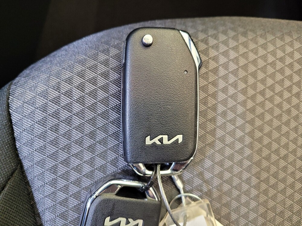 2025 Kia Soul in Columbus, OH 43228 - 18114018 32