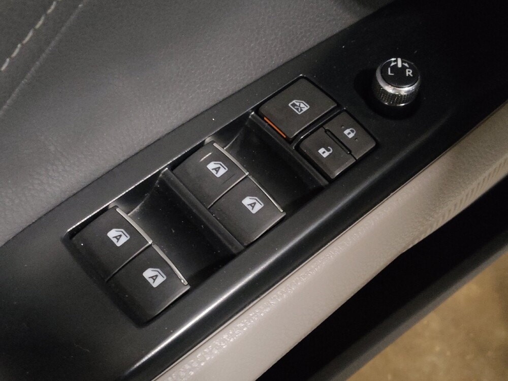 2018 Toyota Camry in Pensacola, FL 32505 - 18114031 27