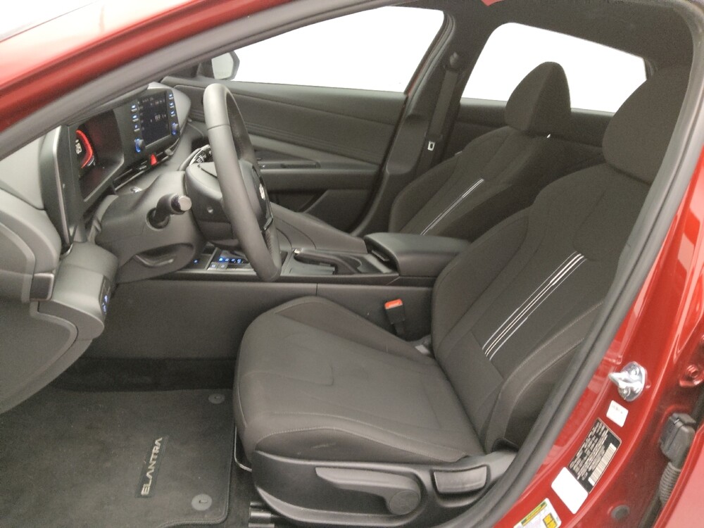 2025 Hyundai Elantra in St. Louis, MO 63136 - 18114049 17