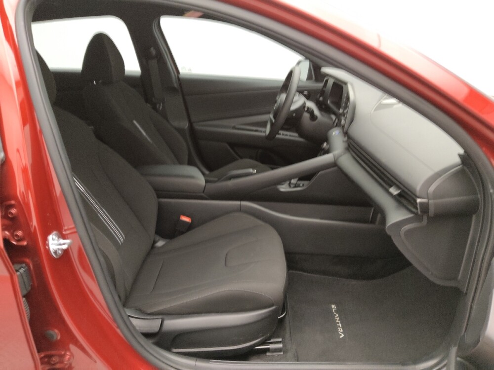 2025 Hyundai Elantra in St. Louis, MO 63136 - 18114049 21