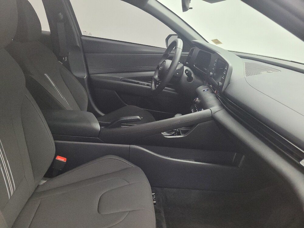 2025 Hyundai Elantra in Antioch, TN 37013 - 18114052 21