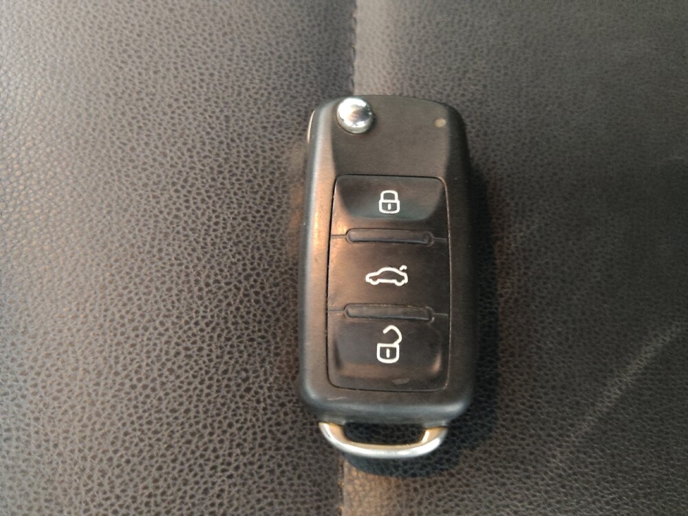 2017 Volkswagen Beetle in St. Louis, MO 63125 - 18114087 32