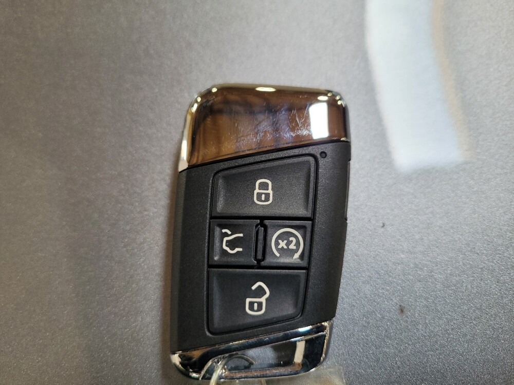 2020 Volkswagen Atlas in Downey, CA 90241 - 18114093 32