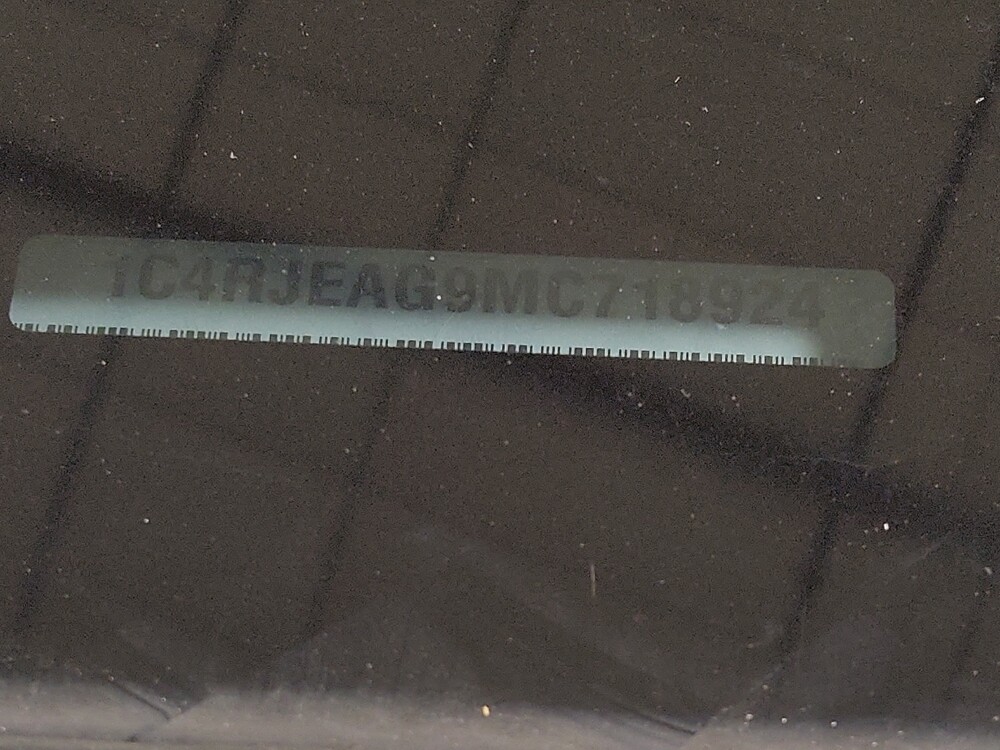 2021 Jeep Grand Cherokee in Tampa, FL 33619 - 18114104 33