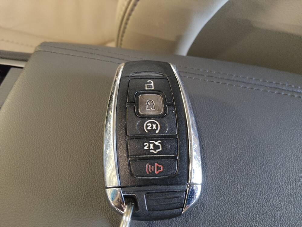 2017 Lincoln MKZ in Tampa, FL 33619 - 18114157 32