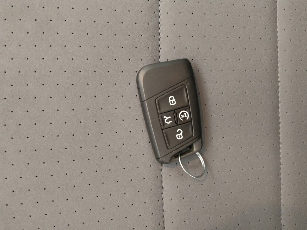 2025 Volkswagen Jetta in Independence, MO 64055 - 18114200 32