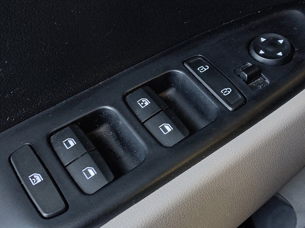 2025 Hyundai Venue in Houston, TX 77060 - 18114216 27